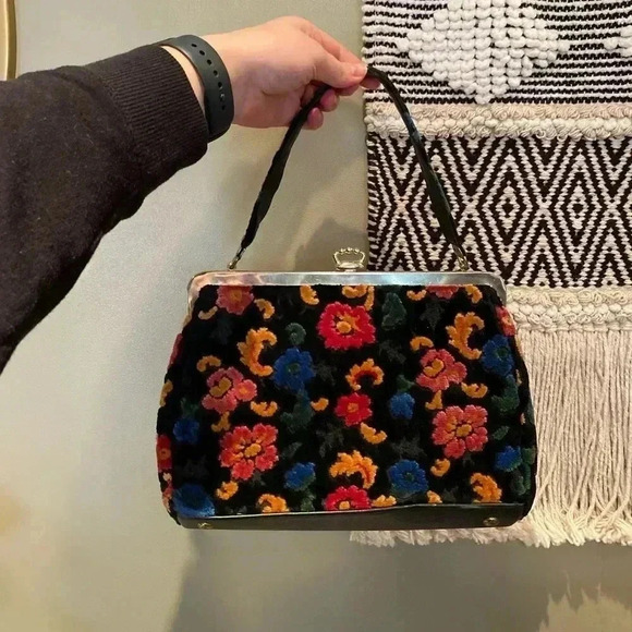 JR Handbags - VINTAGE JR USA STAMPED FLORAL EMBROIDERED HAND BAG CLUTCH